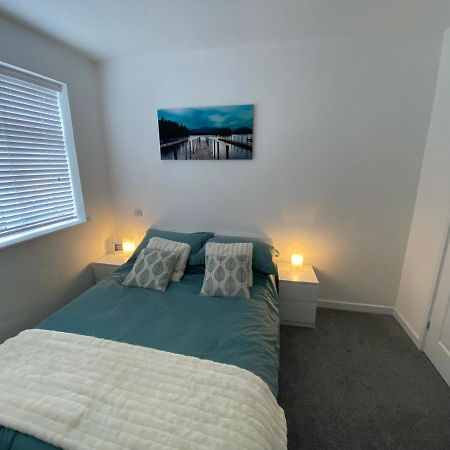 Modern 2 Bedroom Apartment, With Car Parking. Bitton Extérieur photo