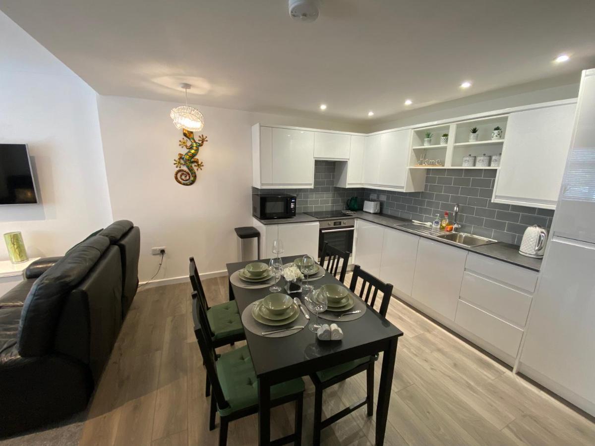 Modern 2 Bedroom Apartment, With Car Parking. Bitton Extérieur photo