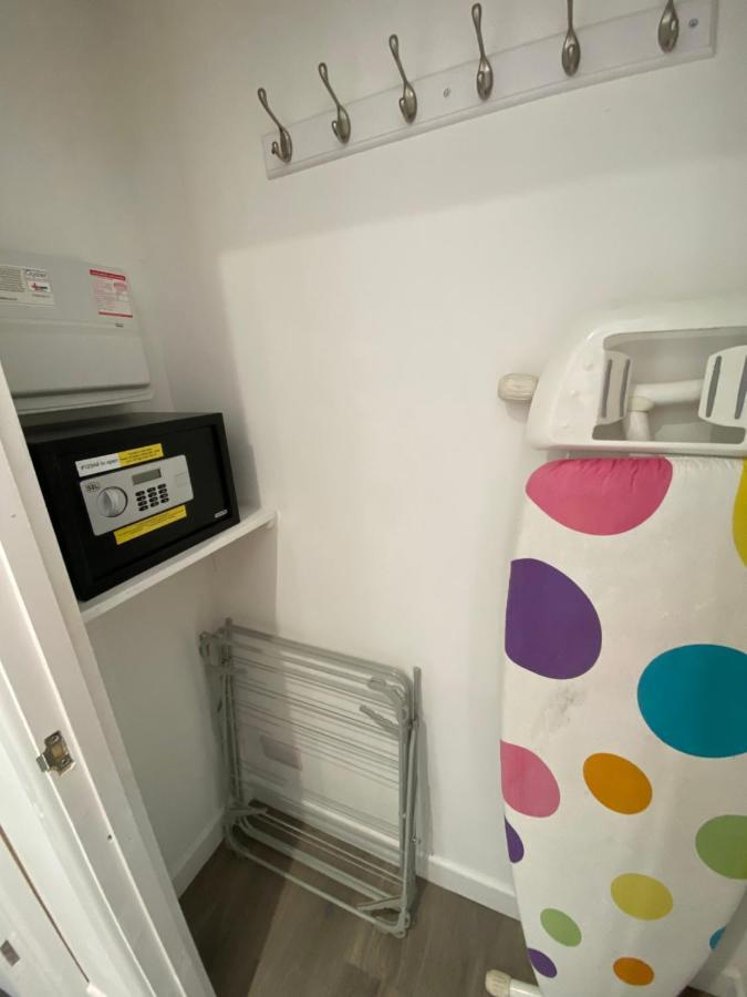 Modern 2 Bedroom Apartment, With Car Parking. Bitton Extérieur photo