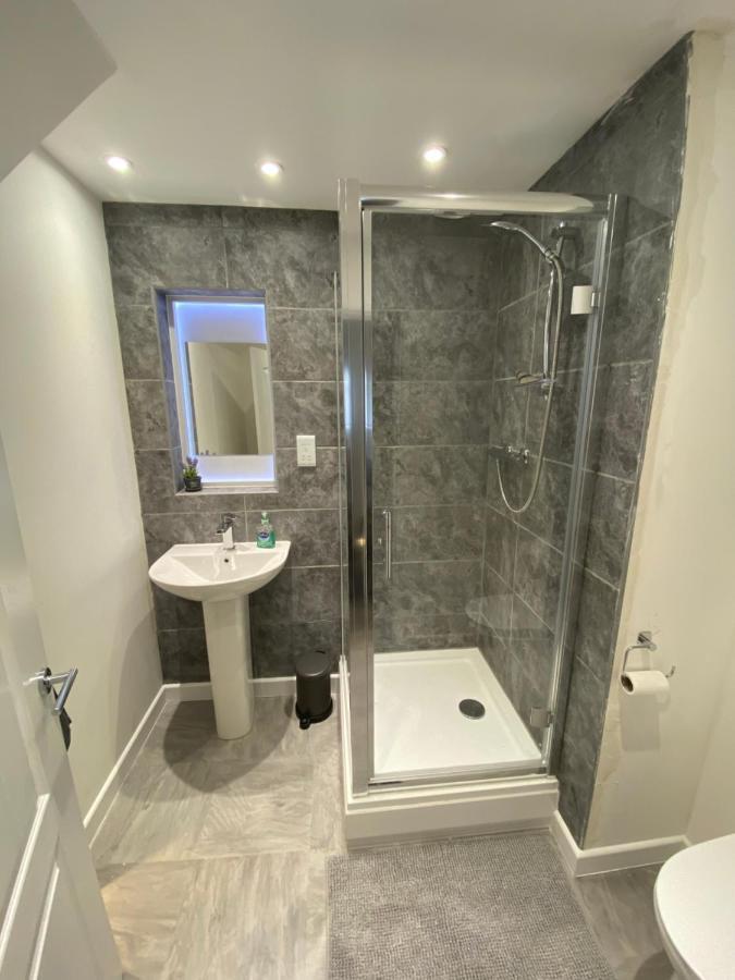 Modern 2 Bedroom Apartment, With Car Parking. Bitton Extérieur photo