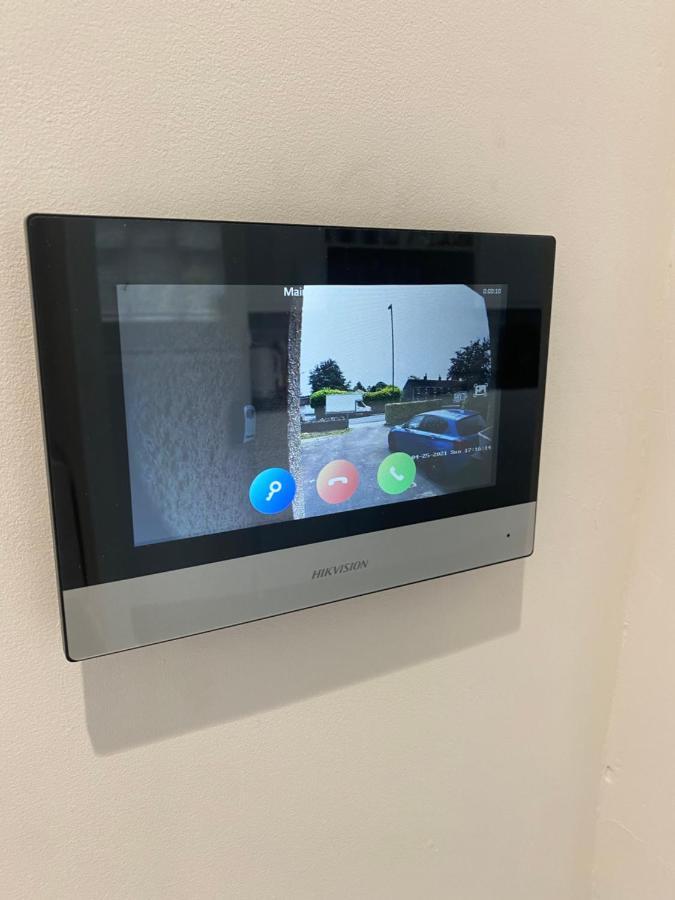 Modern 2 Bedroom Apartment, With Car Parking. Bitton Extérieur photo