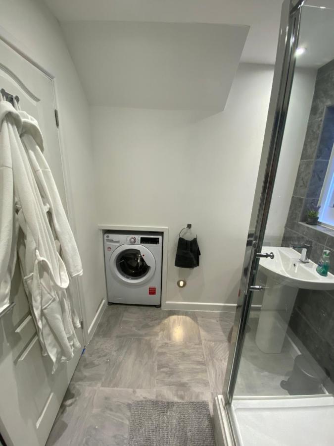 Modern 2 Bedroom Apartment, With Car Parking. Bitton Extérieur photo