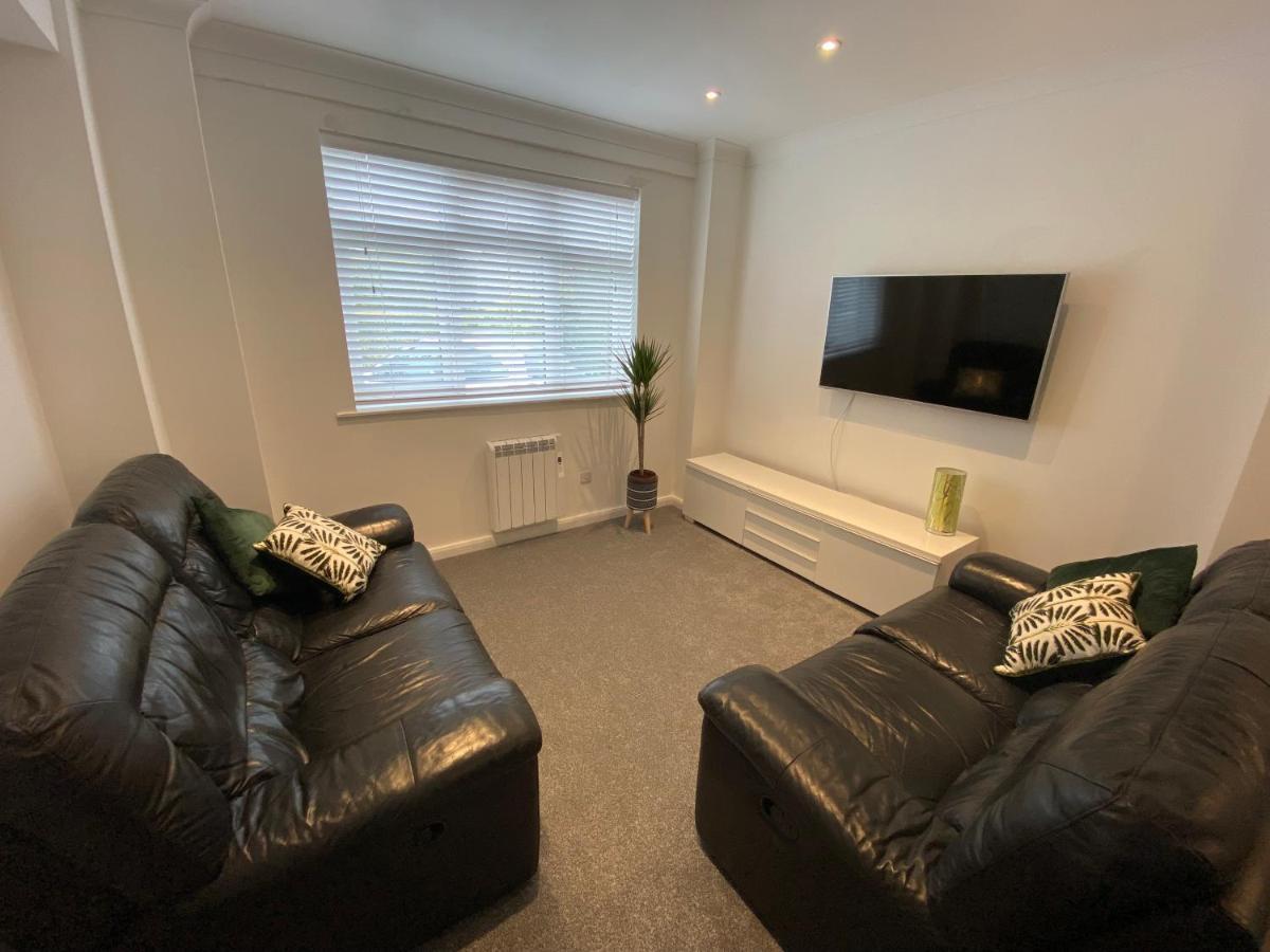 Modern 2 Bedroom Apartment, With Car Parking. Bitton Extérieur photo